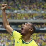 Jogadores da seleção brasileira comemoram folga com vale-night