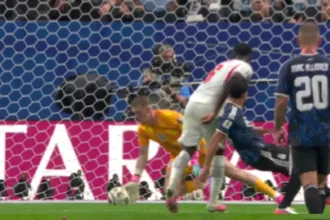 Goleiro da Inglaterra faz defesa milagrosa contra Argentina