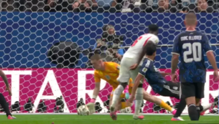 Goleiro da Inglaterra faz defesa milagrosa contra Argentina