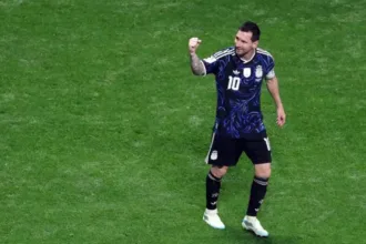 Inglaterra eliminada na Copa após virada da Argentina