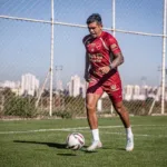 Igor Cariús jogando após lesão na perna direita