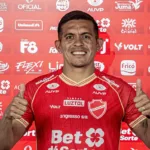 ‘eu-vi-para-fazer-historia’,-diz-novo-lateral-do-vila-nova