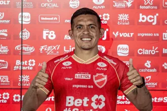 ‘eu-vi-para-fazer-historia’,-diz-novo-lateral-do-vila-nova