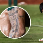 Jogador Vila Nova com tigre tatuado no braço