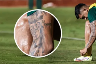 Jogador Vila Nova com tigre tatuado no braço