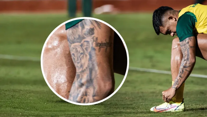 Jogador Vila Nova com tigre tatuado no braço