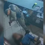 jovem-aprendiz-de-16-anos-e-agredido-por-policial-enquanto-trabalhava-apos-ser-acusado-de-‘encarar’-o-militar-em-catalao;-video