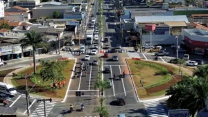 Obras na Praça Ciro Lisita em Goiânia melhoram mobilidade