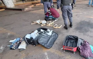 Mulher presa por tráfico de drogas em Jataí com 20 kg de maconha