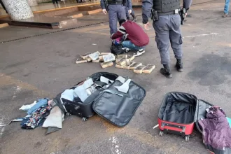 Mulher presa por tráfico de drogas em Jataí com 20 kg de maconha