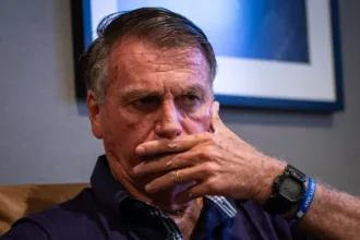 Moraes suspende visitas políticas a Bolsonaro