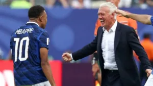 Homenagem de Mbappé a Deschamps na seleção francesa
