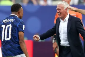 Homenagem de Mbappé a Deschamps na seleção francesa