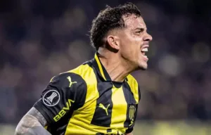 David Terans em campo pelo Atlético Goianiense