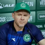 Pênalti polêmico no jogo Goiás contra Ponte Preta