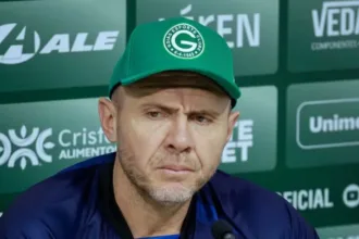 Pênalti polêmico no jogo Goiás contra Ponte Preta