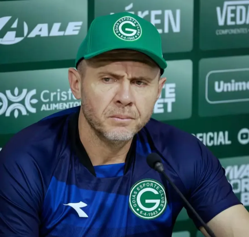 Foi pênalti ou não? Mozart fala sobre lance polêmico de Goiás e Ponte 1 Pênalti polêmico no jogo Goiás contra Ponte Preta