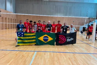 Alunos de Anápolis comemorando título mundial de vôlei