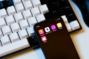 Apps de namoro e seus impactos nos relacionamentos