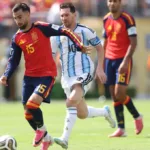 Espanha domina com passes contra Argentina na final
