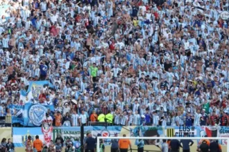 Jogadores da Argentina de costas na comemoração da Espanha