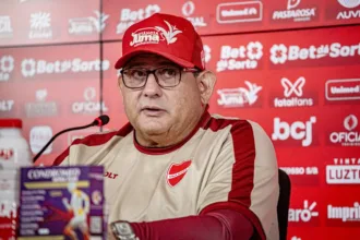 Guto Ferreira confiante no Vila Nova para Série A