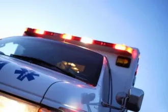 Acidente de trânsito SC entre carro e caminhão