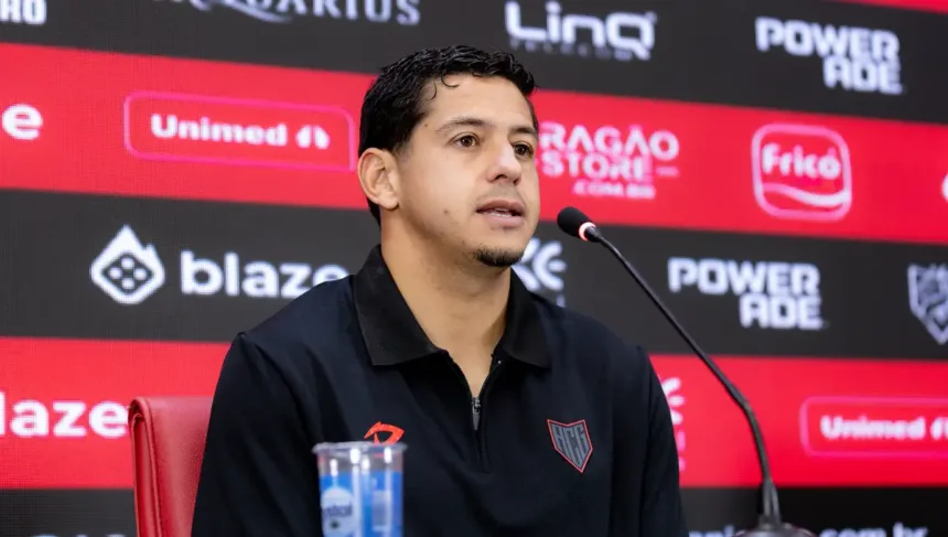 Meia Guilherme Marques projeta “duelo físico” do Atlético contra o Cuiabá 1 Jogadores do Atlético em preparação para o duelo contra o Cuiabá