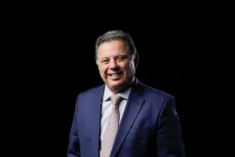 Marconi Perillo em evento político, destacando sua trajetória
