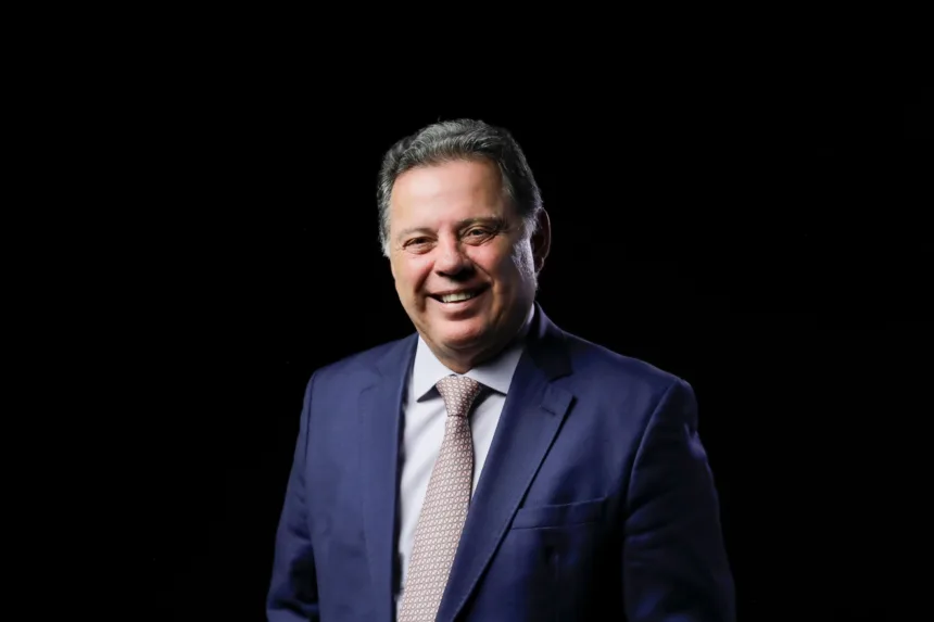 Marconi Perillo em evento político, destacando sua trajetória