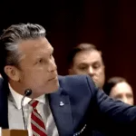Senadores criticam Pete Hegseth sobre a guerra no Irã