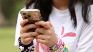 Proibição de redes sociais para menores de 15 anos na França