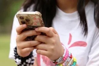Proibição de redes sociais para menores de 15 anos na França