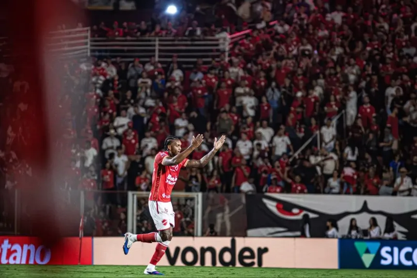 Douglas Mendes abre o placar para o Vila Nova contra o Fortaleza; confira o gol 1 Douglas Mendes marca gol para Vila Nova contra Fortaleza