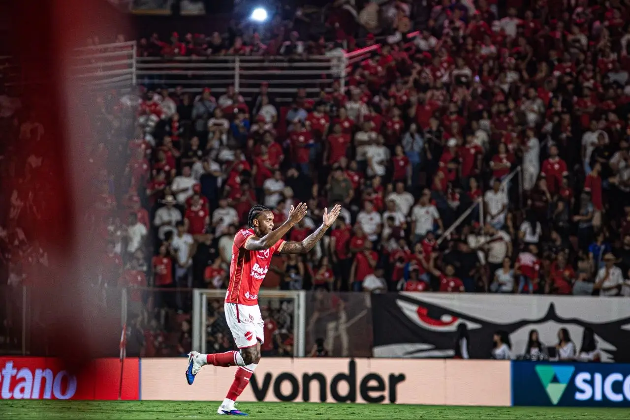 Douglas Mendes abre o placar para o Vila Nova contra o Fortaleza; confira o gol