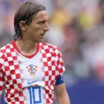Luka Modric renova contrato com Milan