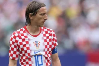 Luka Modric renova contrato com Milan