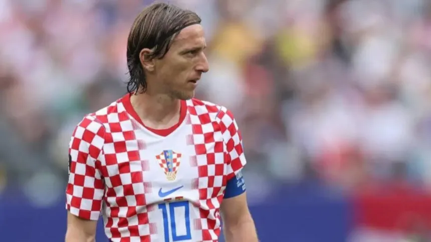 Carrasco do Brasil em 2022, Modric adia aposentadoria ao renovar com Milan 1 Luka Modric renova contrato com Milan
