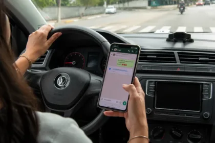 WhatsApp no carro facilita ouvir e responder áudios