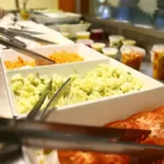 restaurante-em-goiania-e-condenado-por-servir-sobras-de-comida-a-trabalhador