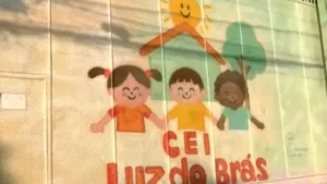 bebe-morre-apos-ficar-com-a-cabeca-presa-em-grade-de-creche