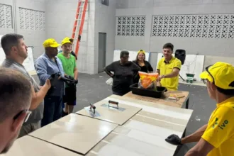 Protesto Força Jovem Goiás exige saída de Aroldo Guidão