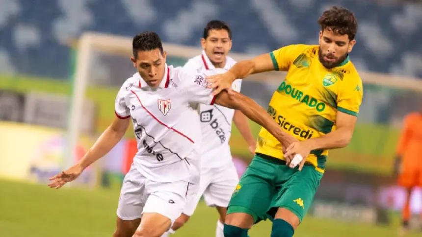 Cuiabá x Atlético: primeiro tempo termina zerado e quase teve “lei do ex” 1 Cuiabá x Atlético em campo, primeiro tempo sem gols