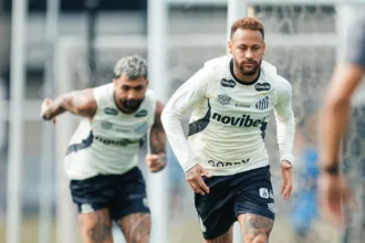 criticado-por-jogar-poker,-neymar-desabafa:-“posso-treinar-ou-vao-me-cornetar-tambem?”