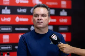 Adson Batista comenta sobre transfer ban do Atlético