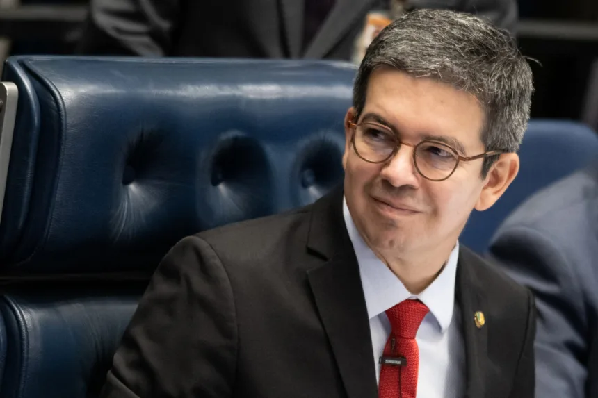 pt-oficializa-randolfe-rodrigues-como-candidato-ao-senado-no-amapa