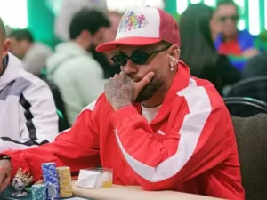 Neymar jogando pôquer em torneio