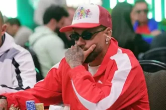 Neymar jogando pôquer em torneio