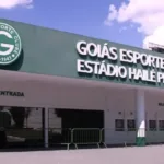 Noiva realiza ritual contra chuva para casamento perfeito