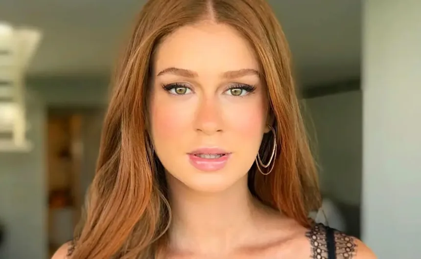 Marina Ruy Barbosa topless na Toscana